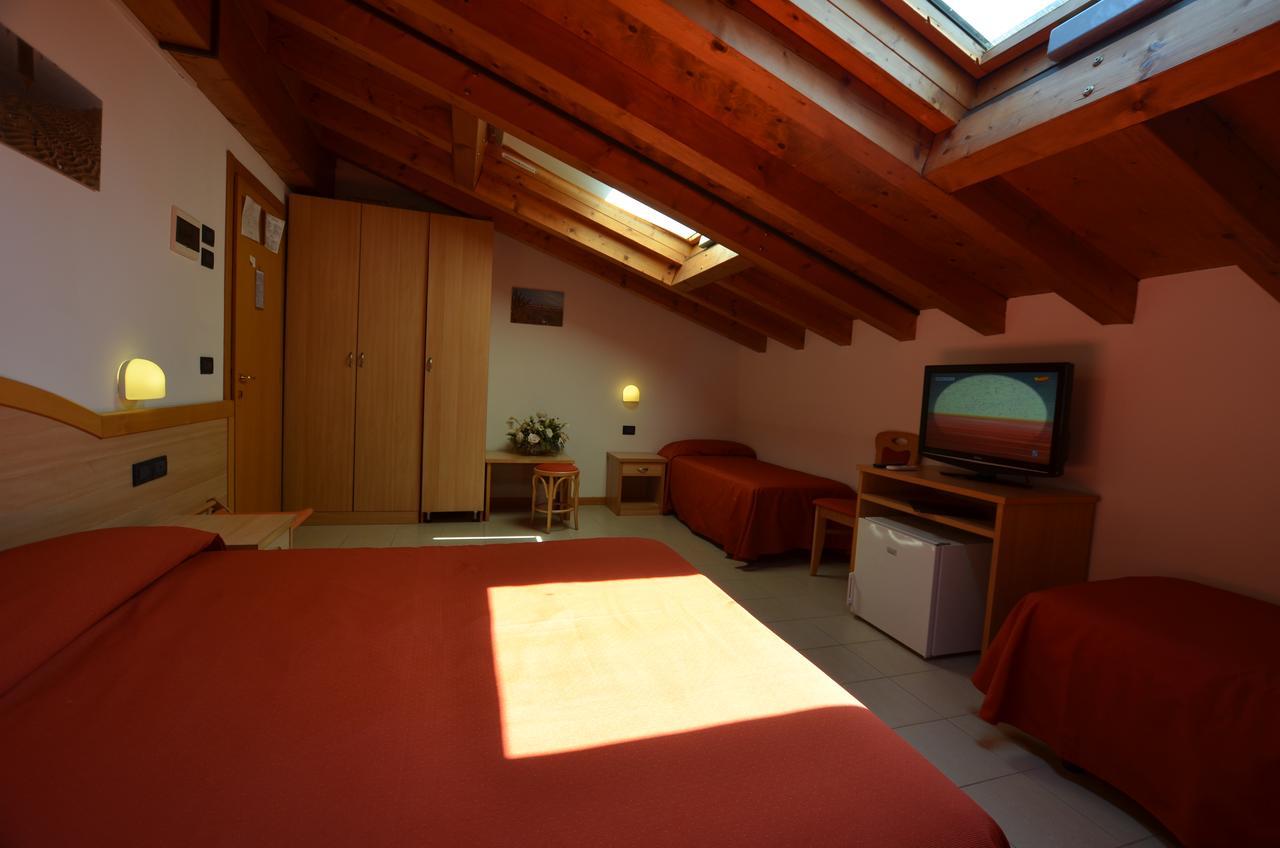 Hotel Tivoli Lignano Sabbiadoro Bagian luar foto