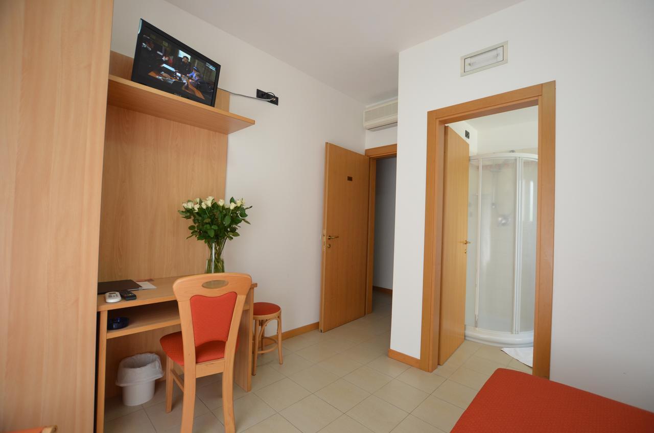 Hotel Tivoli Lignano Sabbiadoro Bagian luar foto