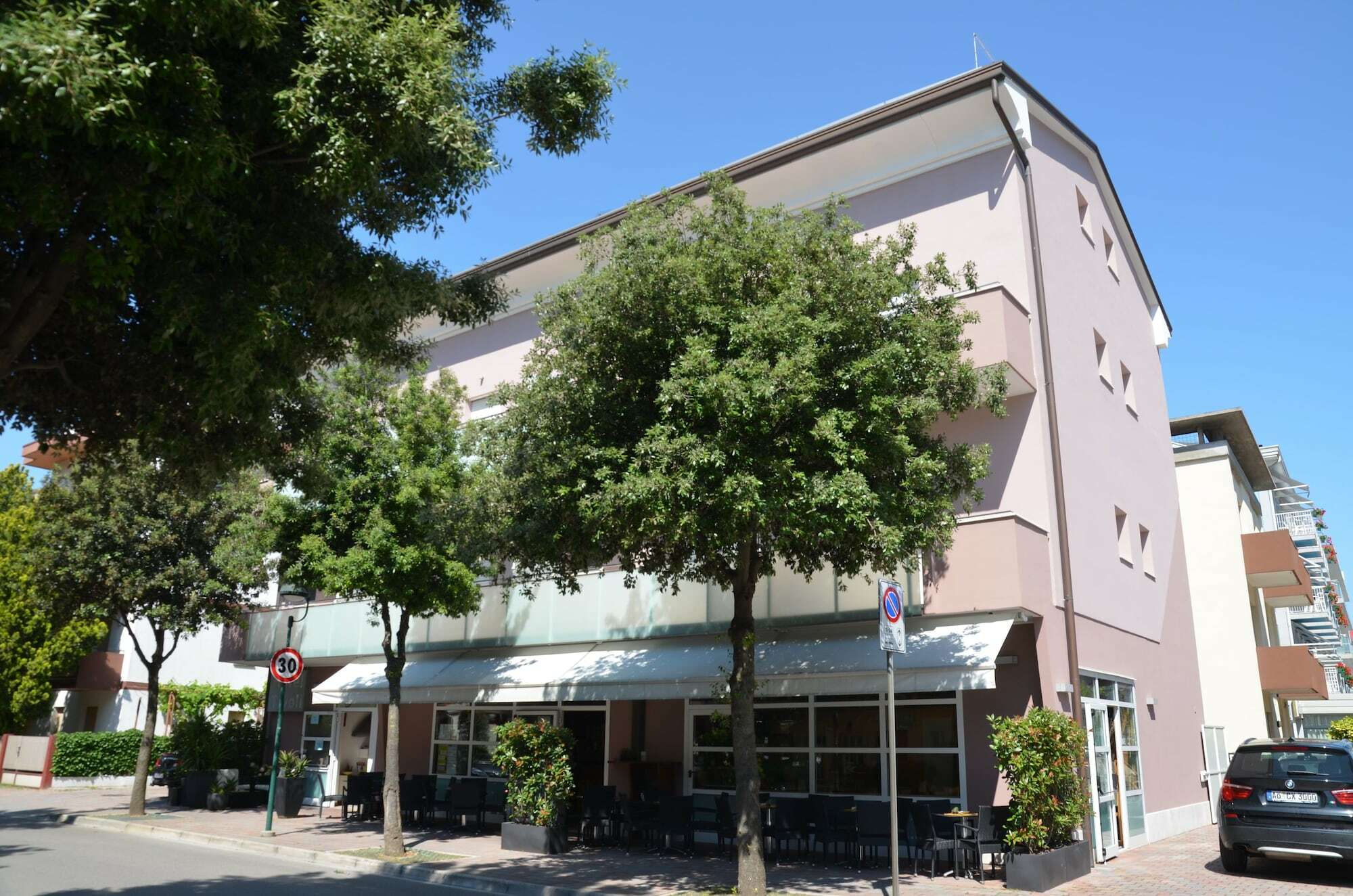 Hotel Tivoli Lignano Sabbiadoro Bagian luar foto